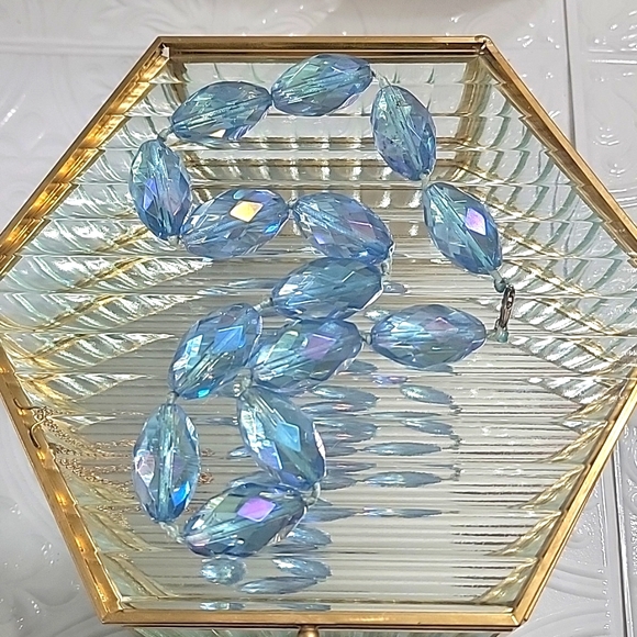 Ice Blue Faceted Crystal Aurora Borealis Chunky Necklace - Picture 6 of 7